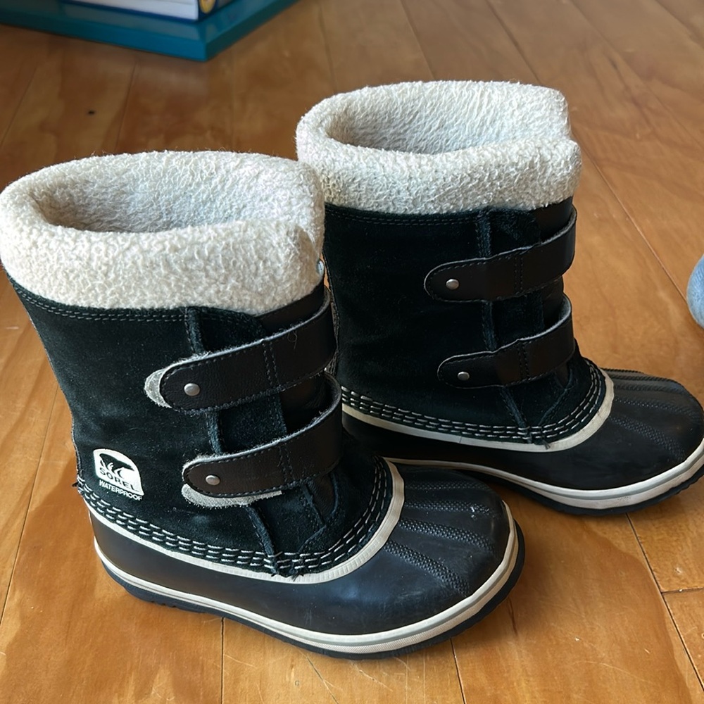 children’s US13 Sorel Boots. Black, in great condition. very clean and tidy